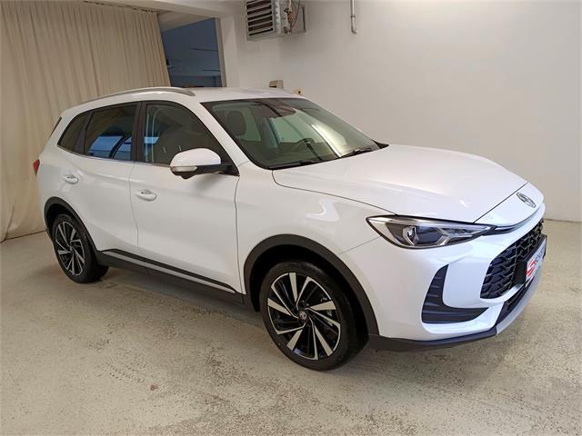 MG ZS - � 22990