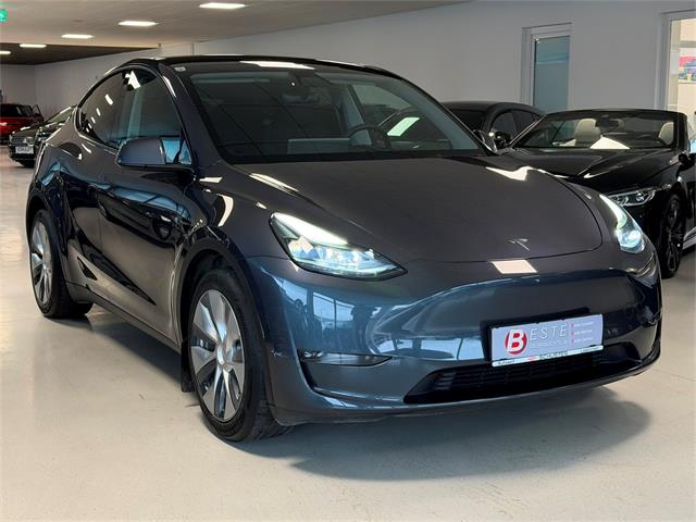 Tesla Model Y Long Range AWD 75kWh  - � 35990