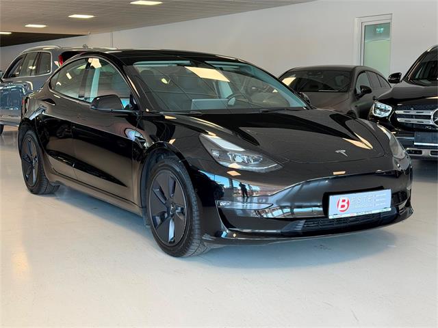 Tesla Model 3 Long Range AWD  - � 29490