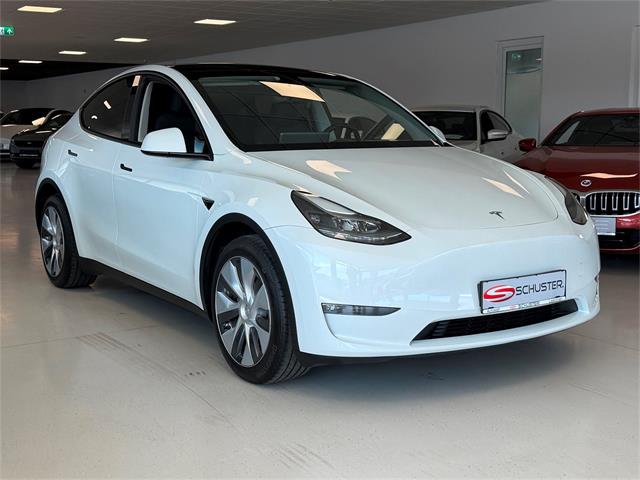 Tesla Model Y Long Range AWD 75kWh  - � 34990