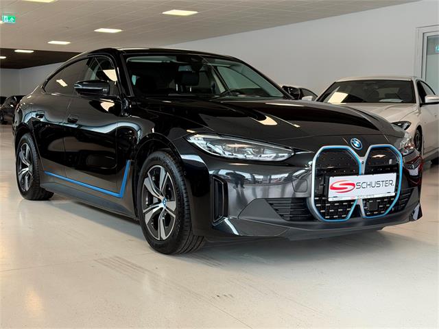 BMW i4 eDrive35 67kWh  - � 38770