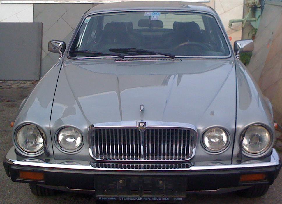 Jaguar XJ12 - � 3750