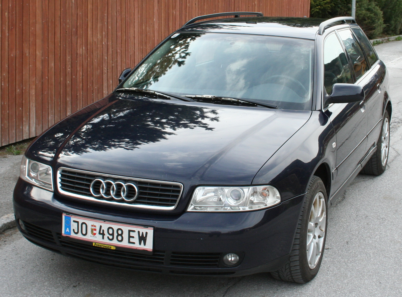 Audi A4Kombi - � 2800