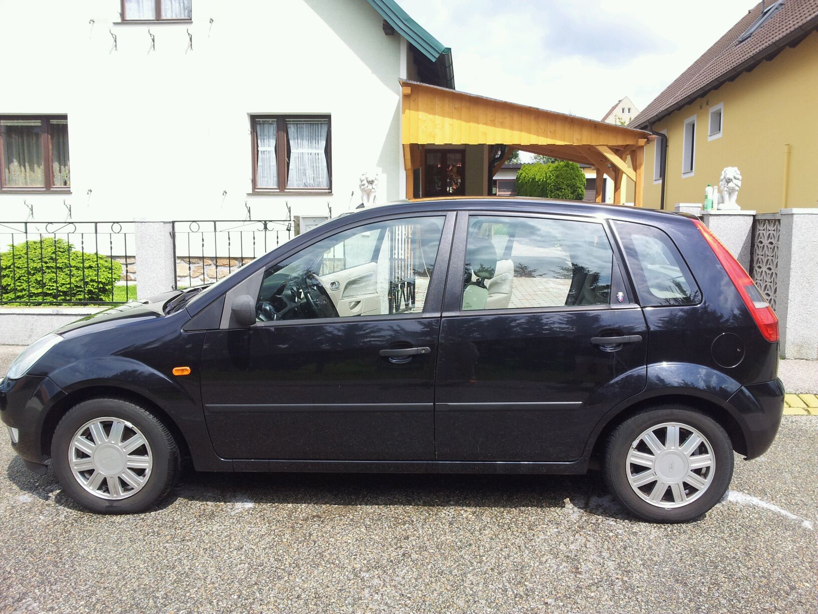 Ford Fiesta - � 2600