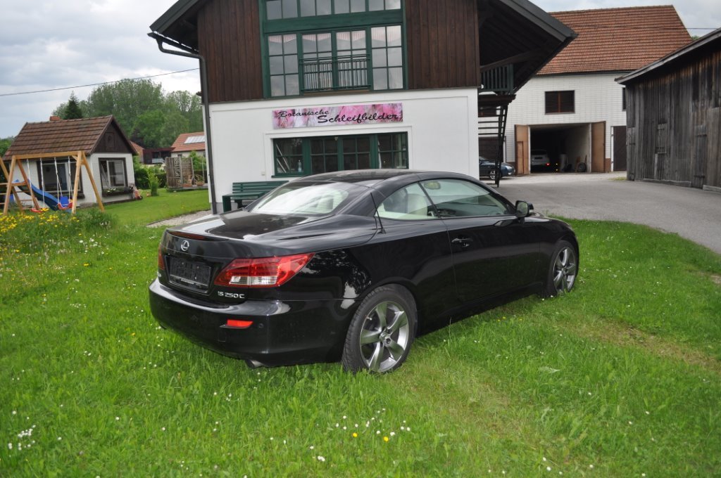 Lexus IS - � 29800