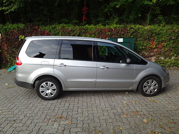Ford Galaxy - � 8300