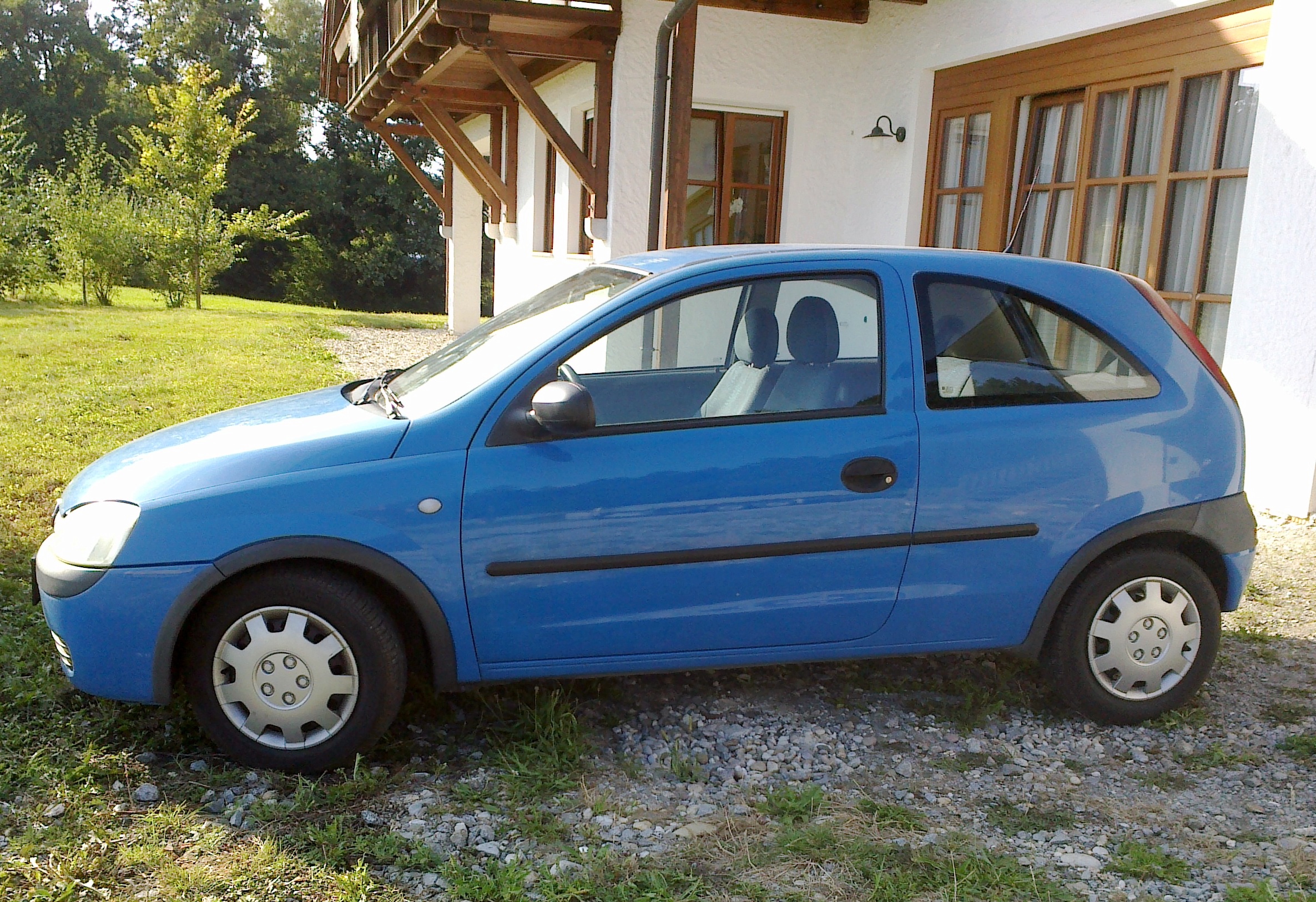 Opel Corsa - � 2300