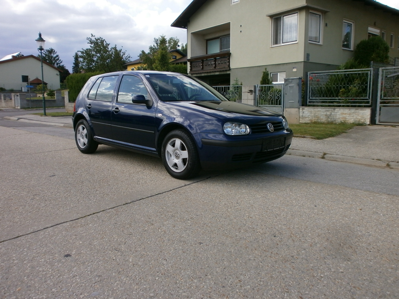 VW Golf - � 4500