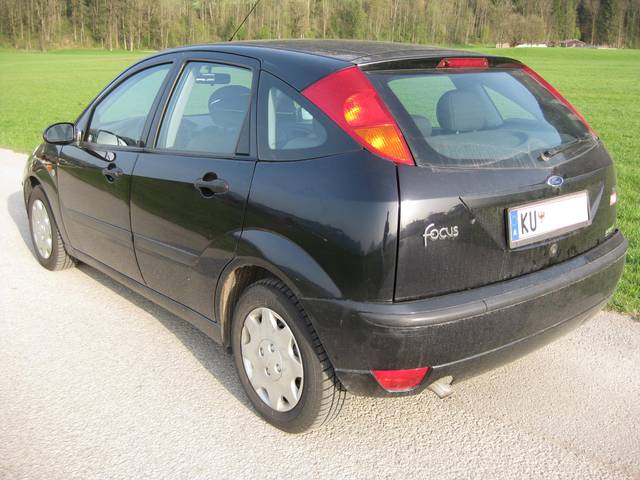 Ford Focus - � 2900