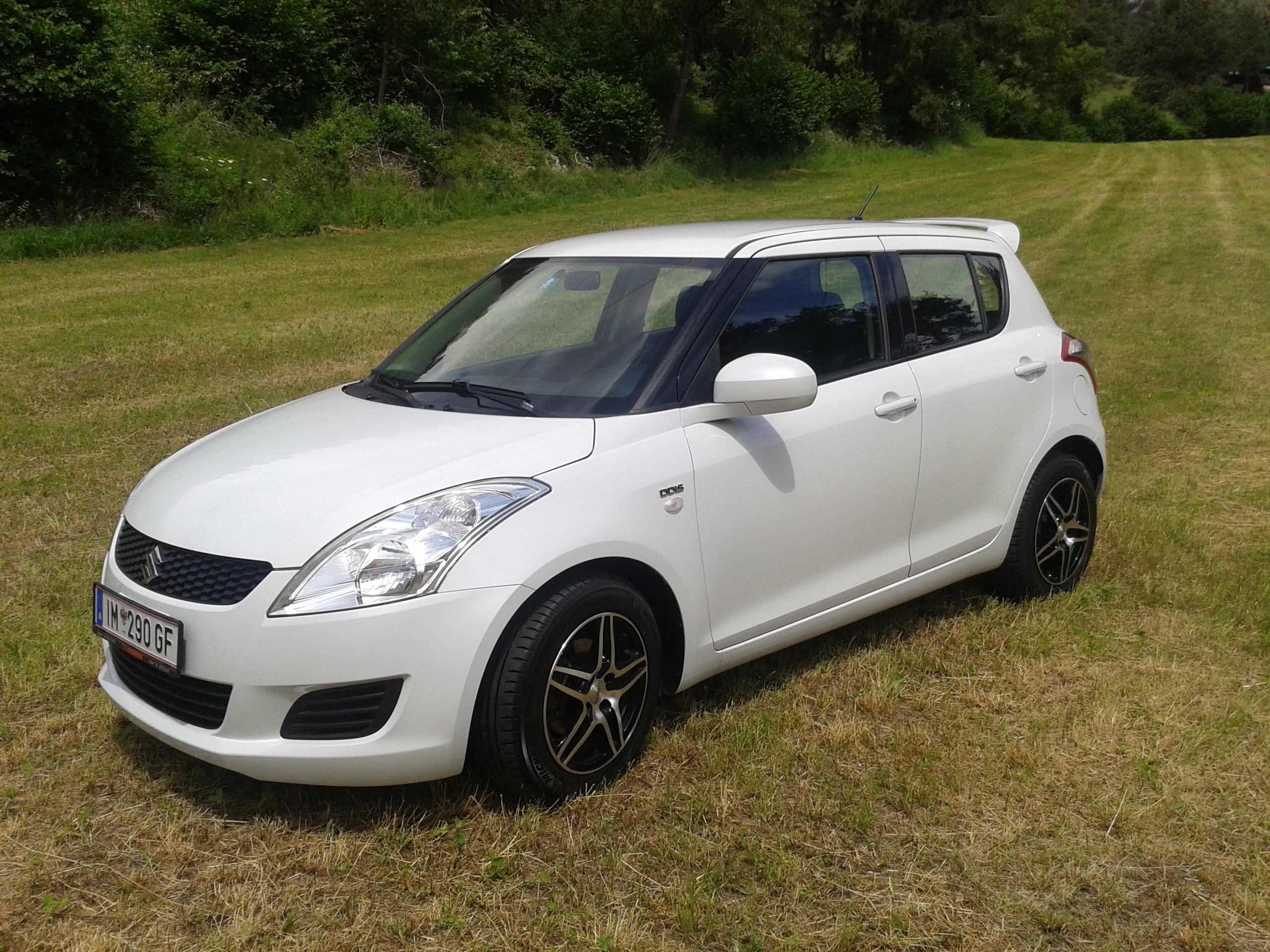 Suzuki Swift - � 11700
