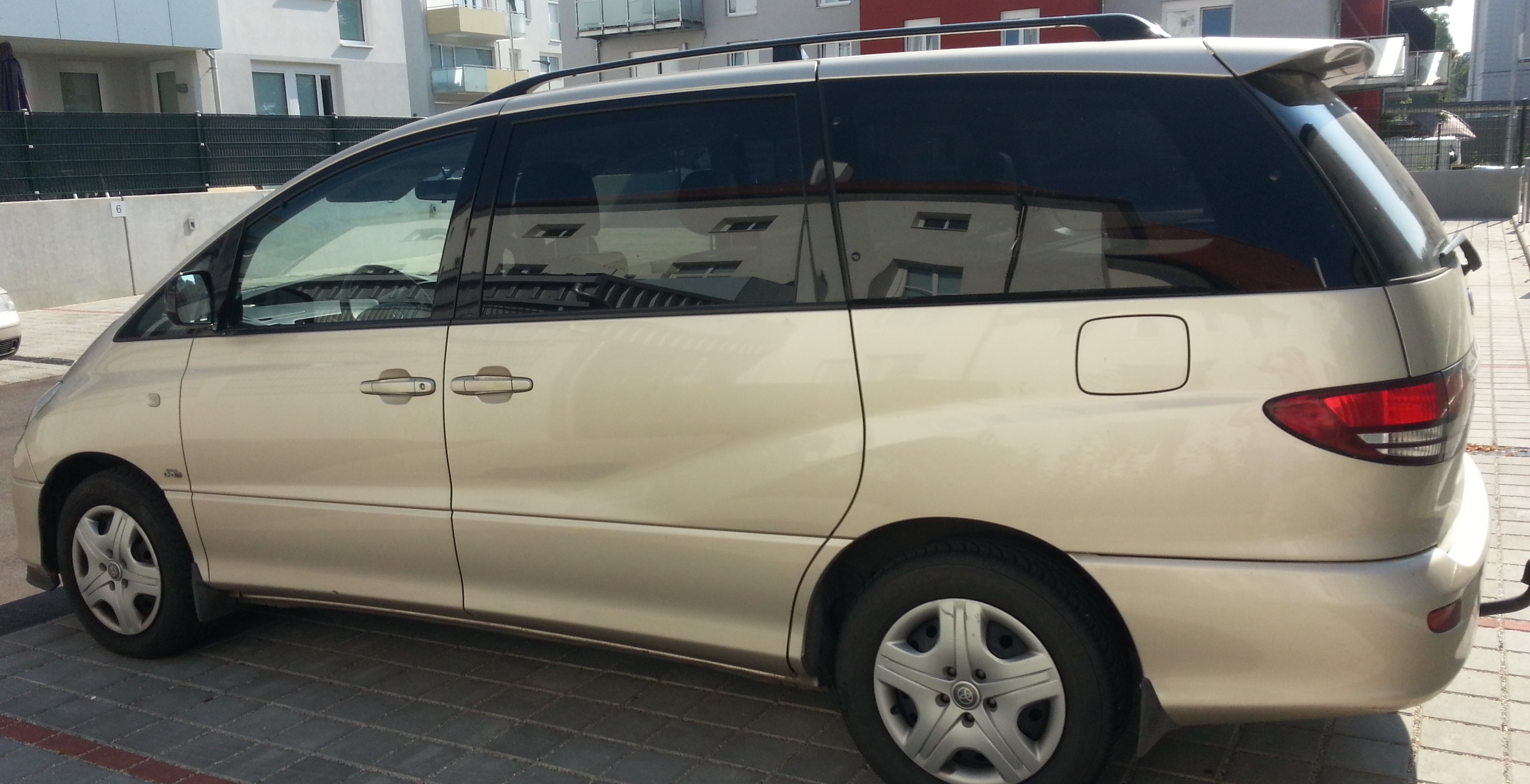 Toyota Previa - � 10500