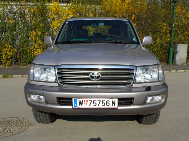 Toyota Landcruiser - � 13500