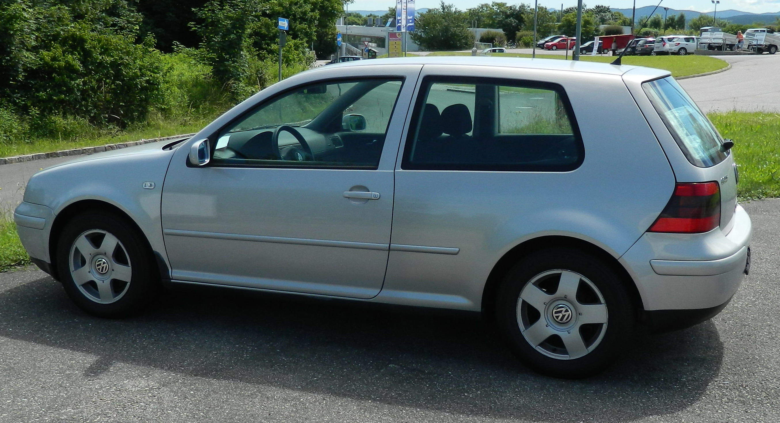 VW Golf - � 3300