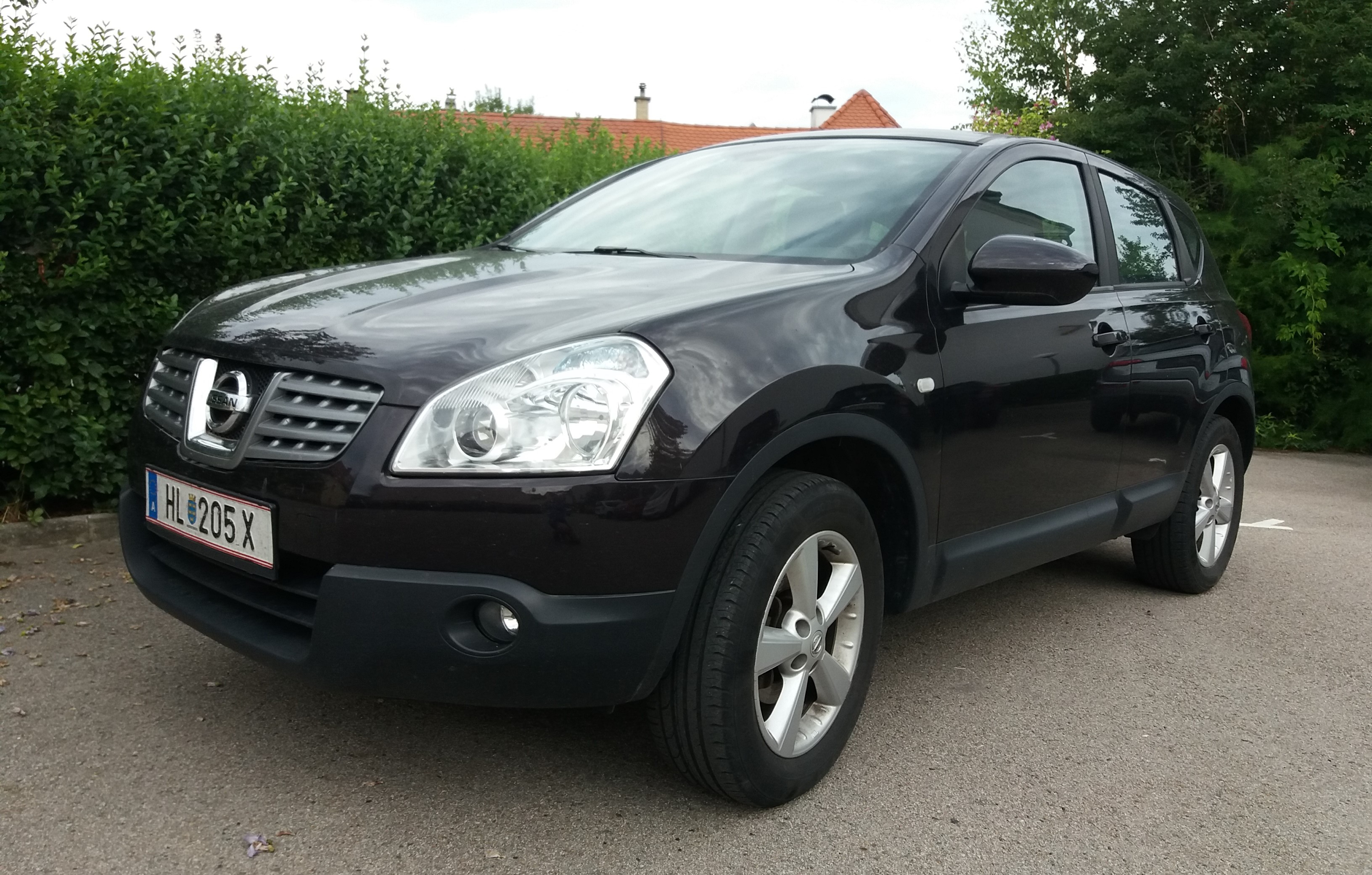 Nissan Qashqai - � 8400