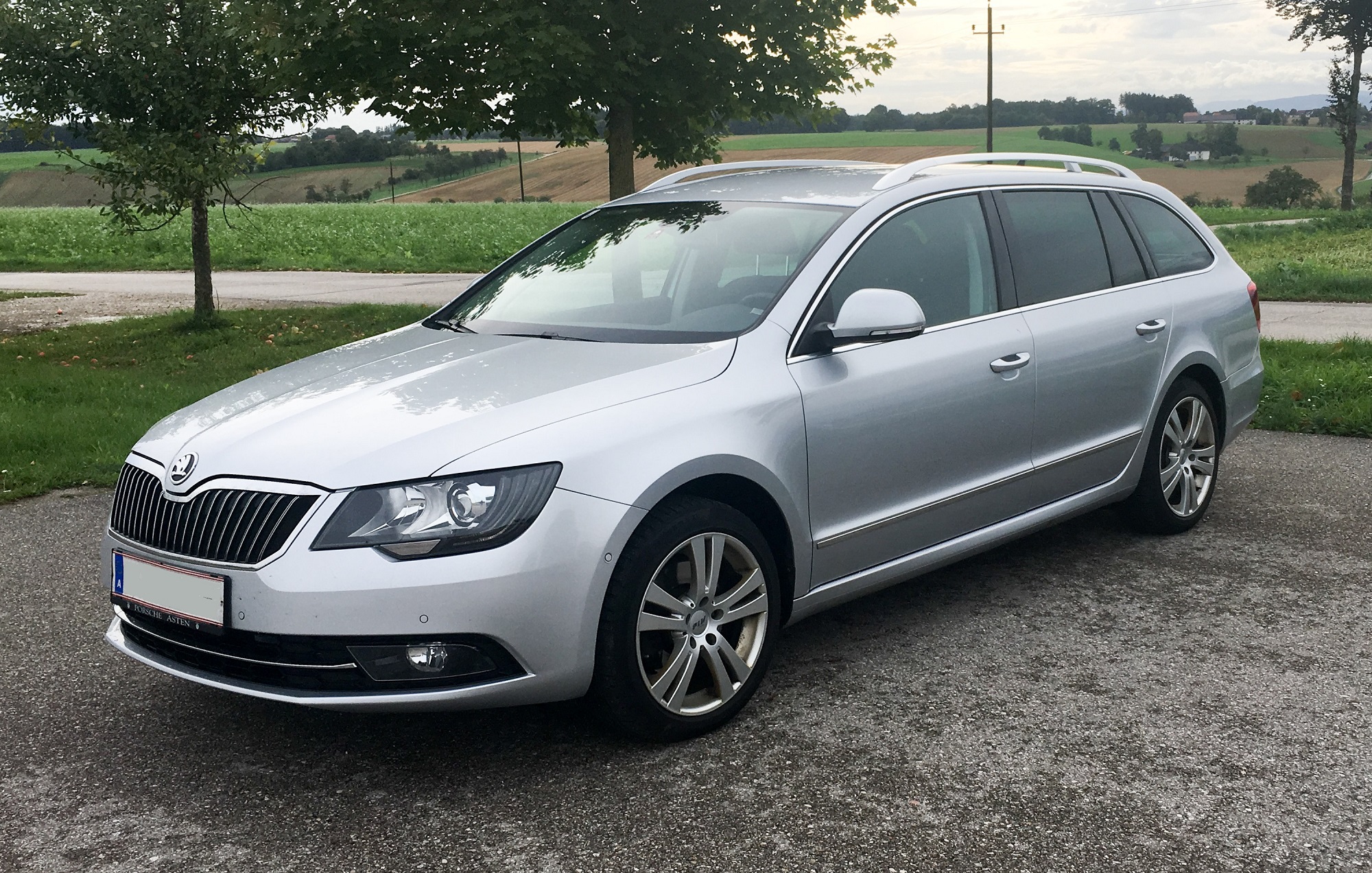 Skoda Suberb - � 14900