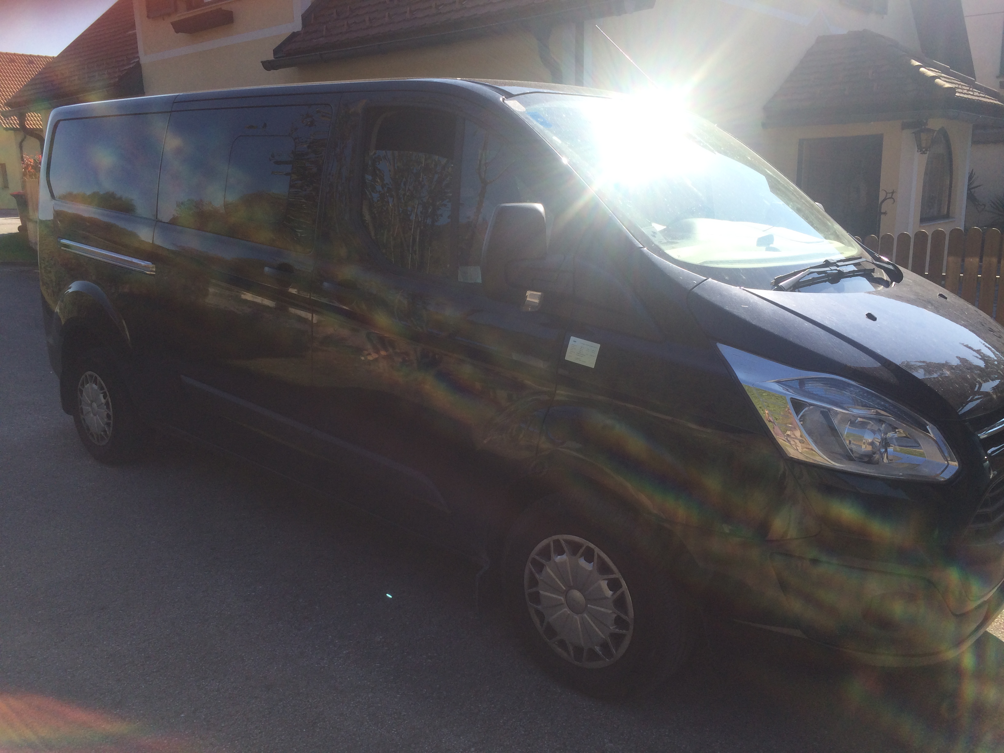 Ford Custom - � 16500