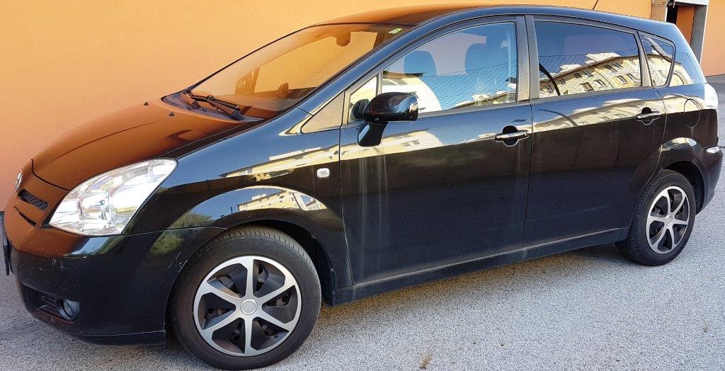 Toyota Corolla Verso - � 2900