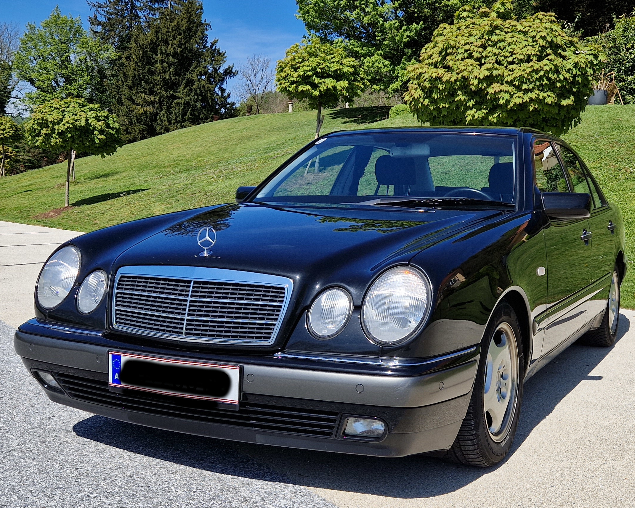 Mercedes E 240 - � 10900