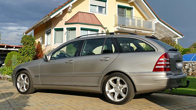 Mercedes 220 C - � 7990