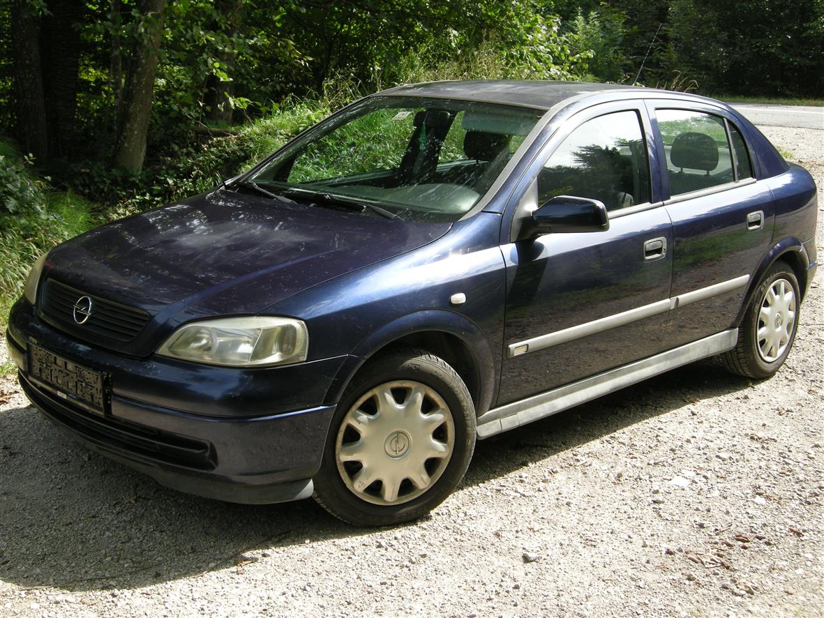 Opel Astra - � 1800
