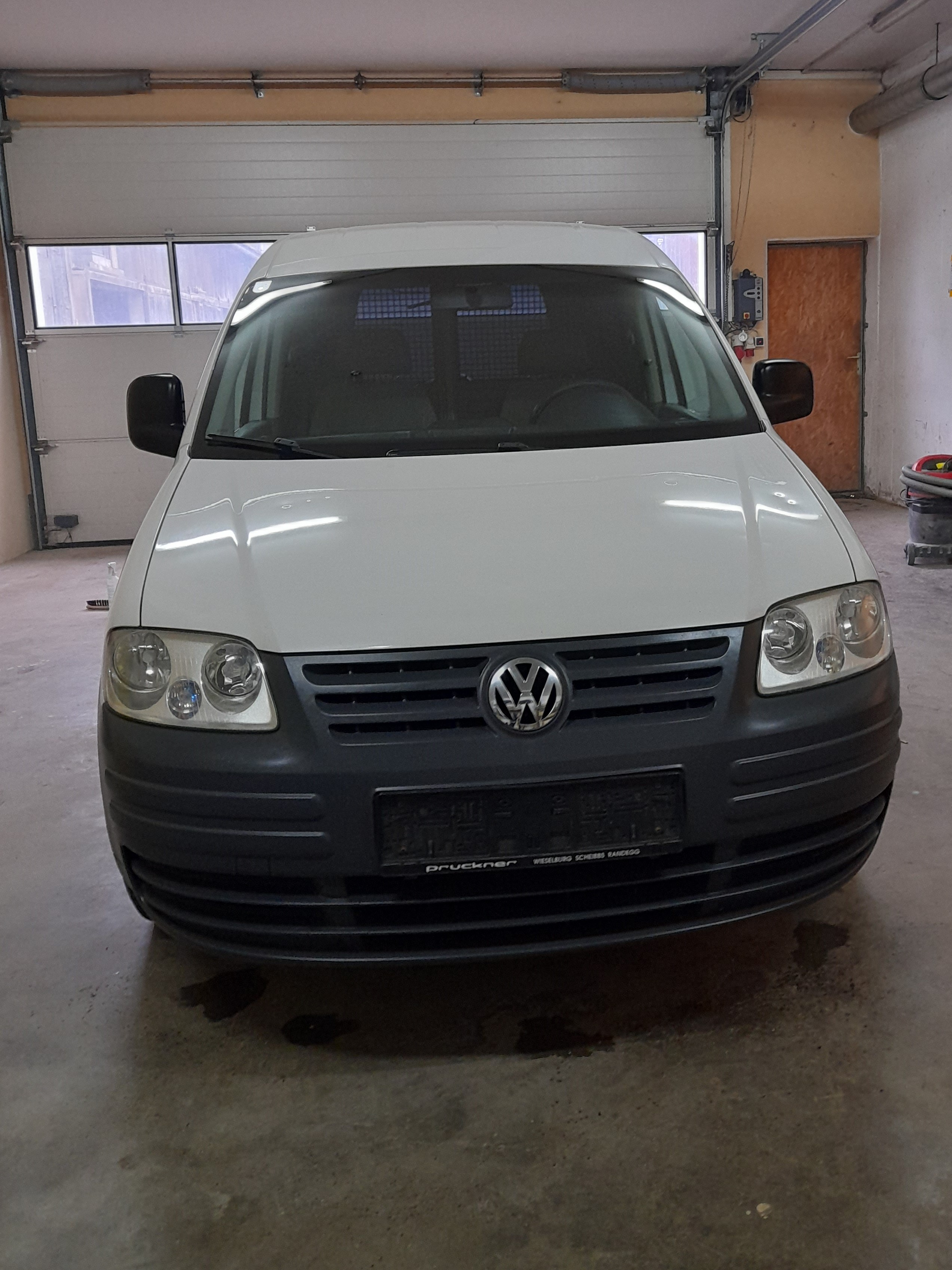 VW Caddy - � 4000