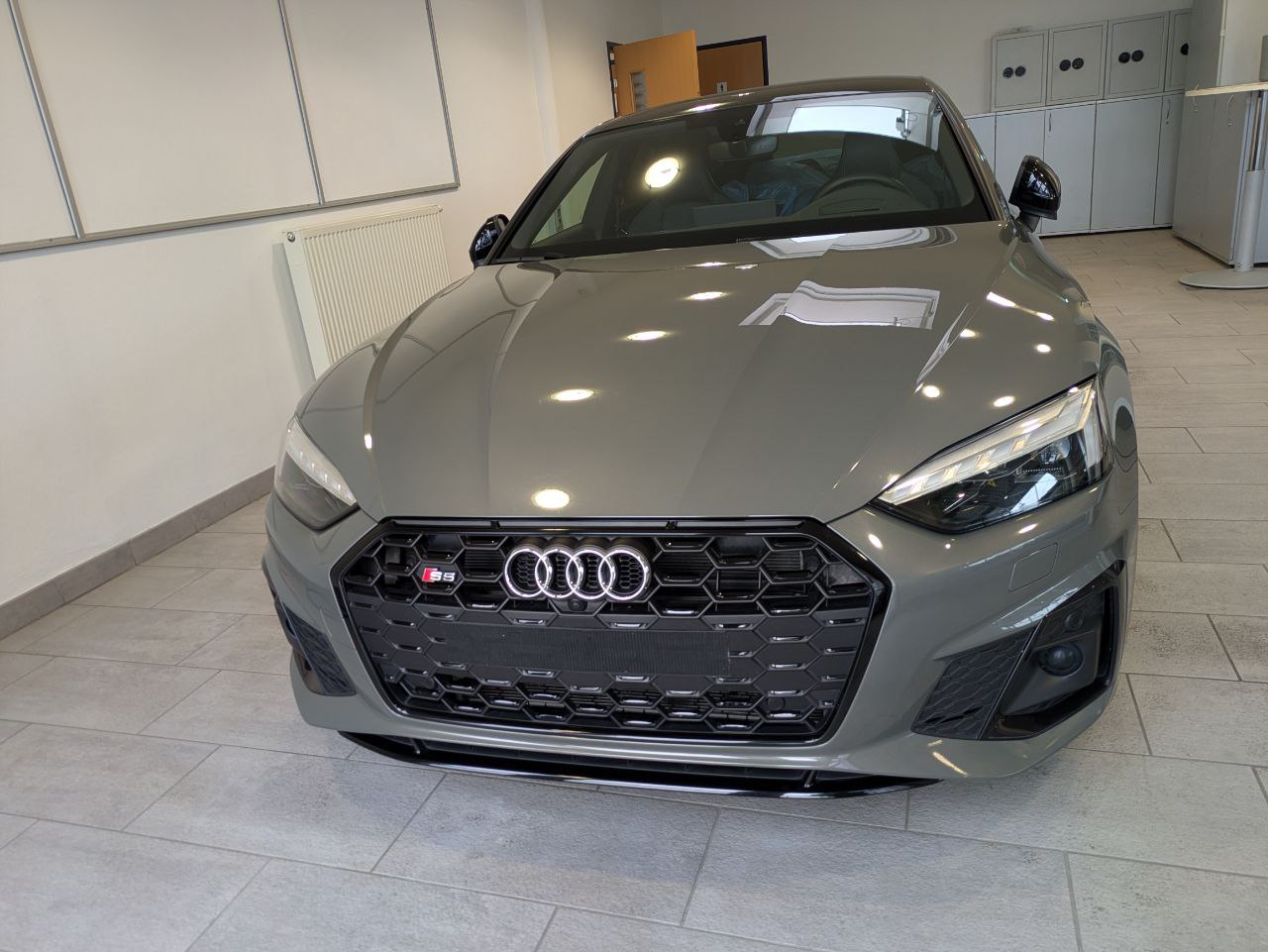 Audi S5  - � 62500