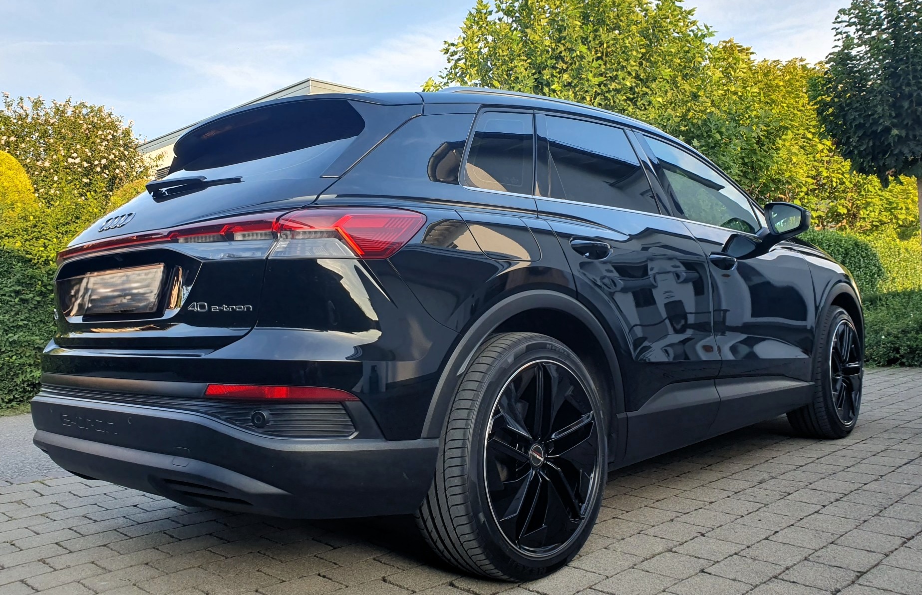 Audi Q4 40 e-tron - � 33400